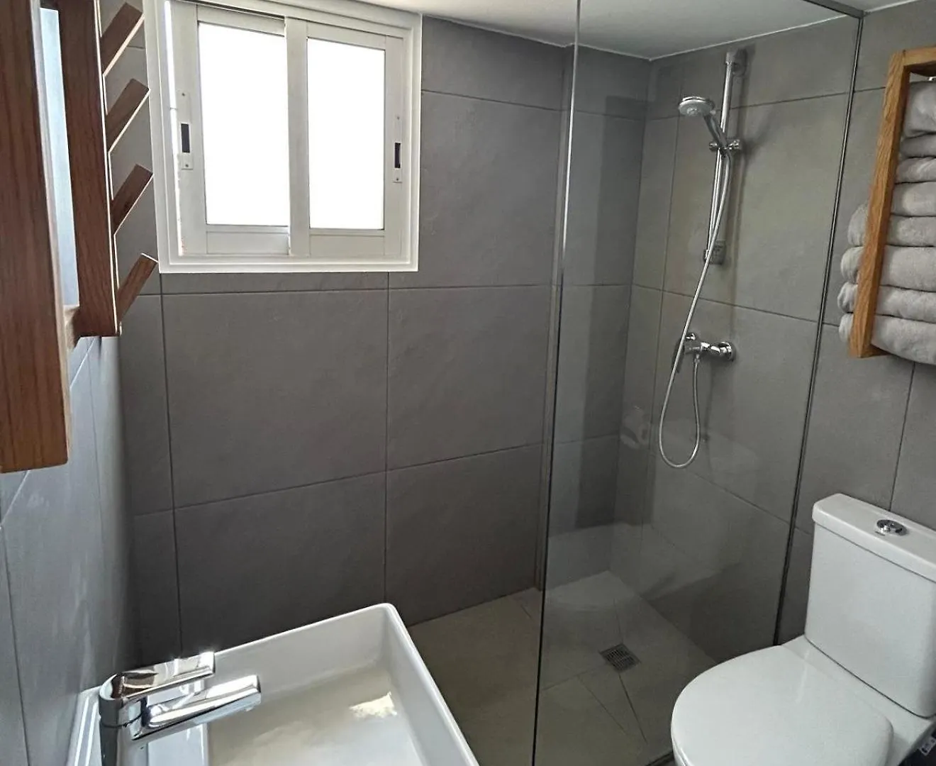 Teak Charm Apartment Larnaca