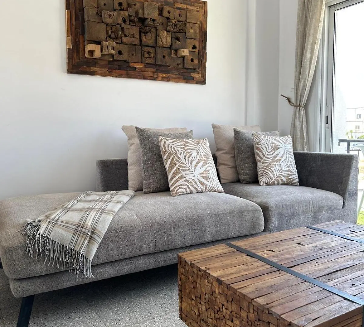 Teak Charm Apartment Larnaca 0*,